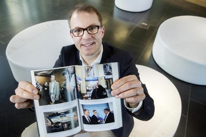 Politiikan toimittaja Lauri Nurmen kirja perussuomalaisten hajoamisesta julkaistiin tiistaina Akateemisessa kirjakaupassa Helsingissä. KUVA: Joel Maisalmi