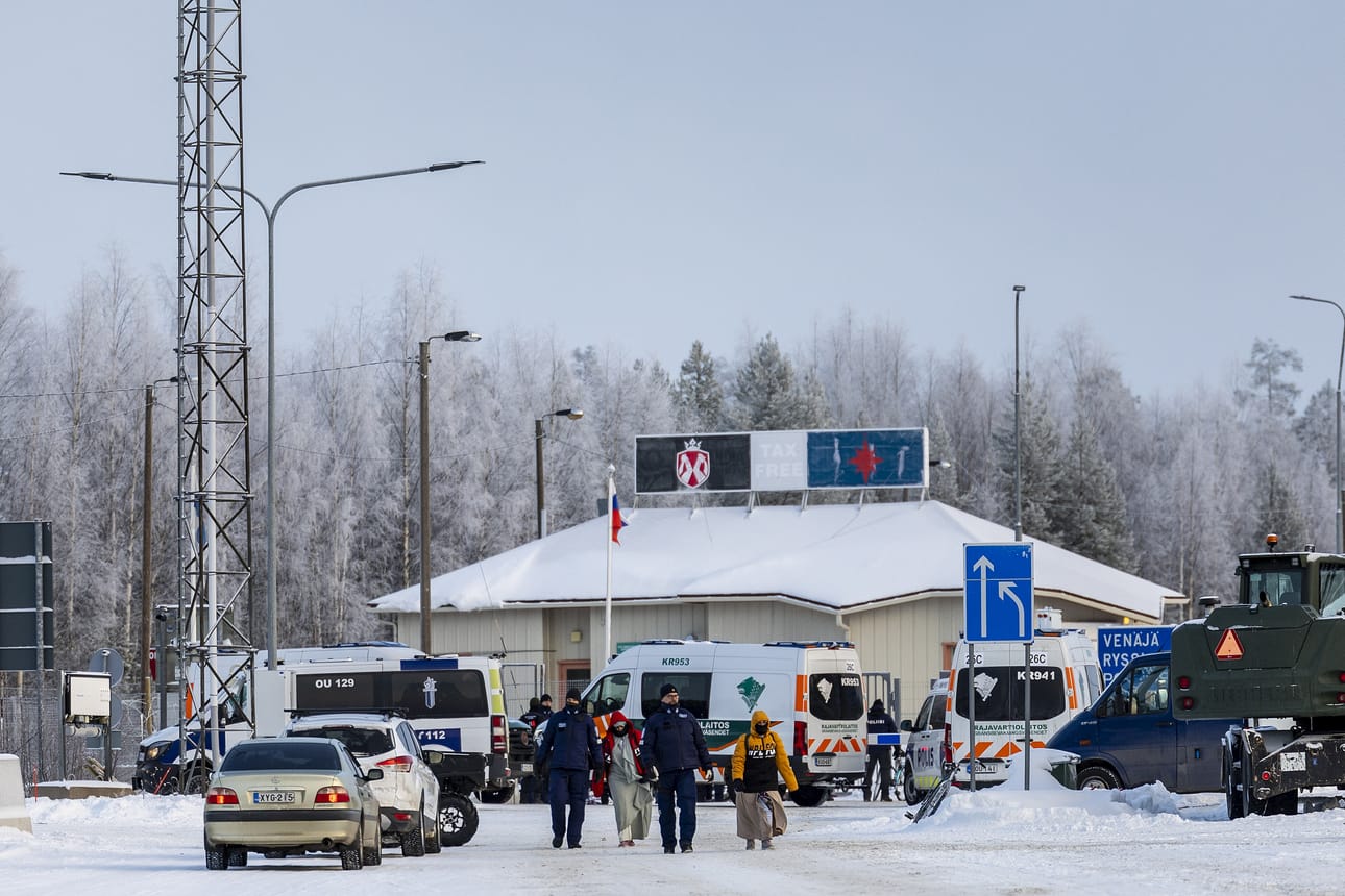 Vartiuksen rajanylityspaikka suljetaan perjantaina 24. marraskuuta keskiyöllä ja kaikki itärajan rajanylitykset keskitetään Raja-Joosepin rajanylityspaikalle. Päätös on voimassa 23. joulukuuta asti. Raja-Joosepista turvapaikanhakijoita kuljetetaan rekisteröitäväksi Ouluun.