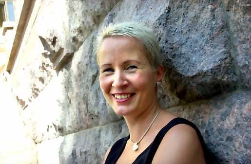 Kalevan teettämästä gallupista selviää, että Suvi-Anne Siimes (vas.) on kansalaisten mielestä hoitanut parhaiten puoluejohtajan tehtävänsä.