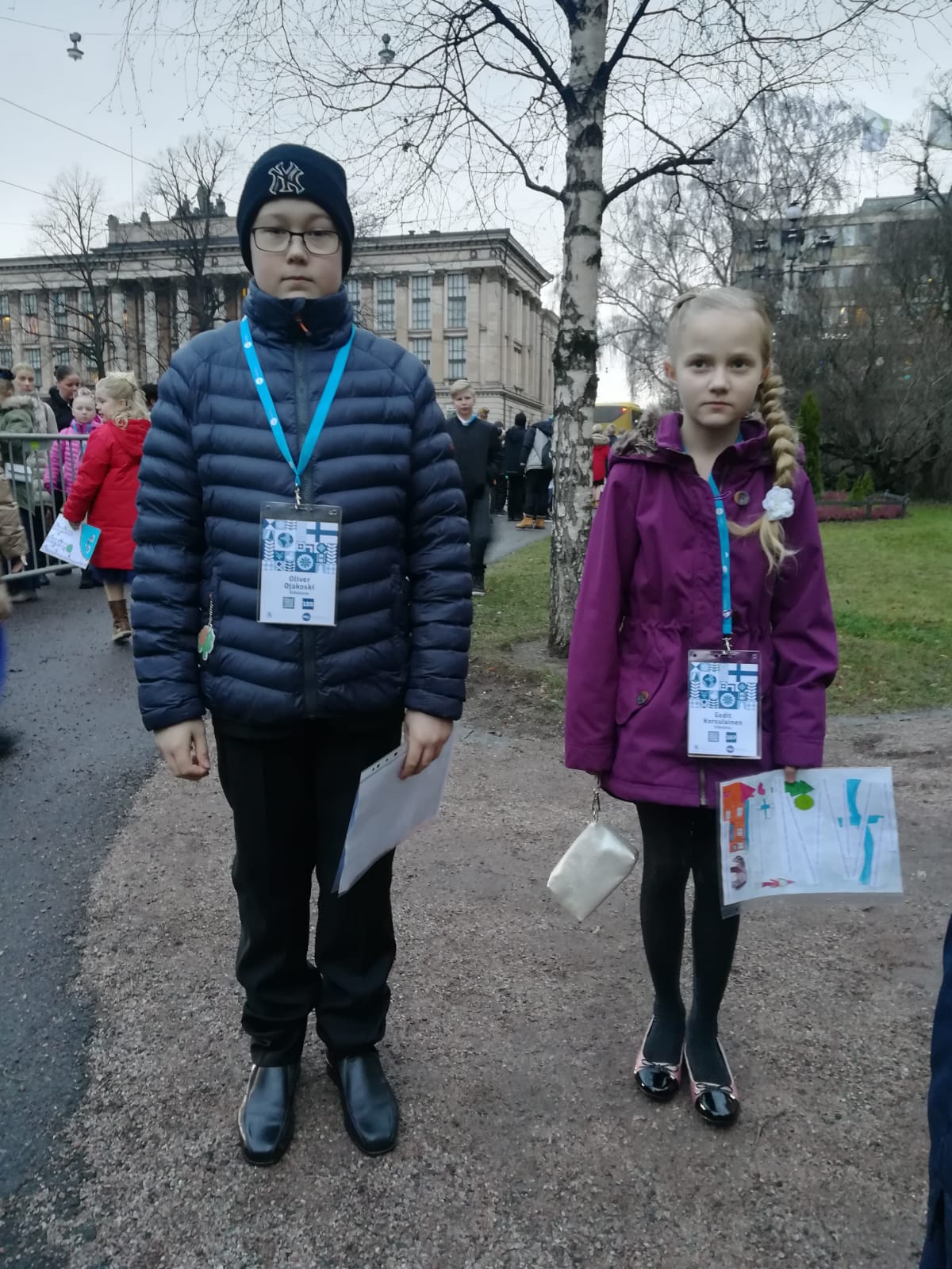 Oliver Ojaksoski ja Eedit Korsulainen osallistuivat pääministeri Antti Rinteen isännöimään Suomen lasten juhlaan Helsingin Säätytalolla. Matka pääkaupungin hälinään oli jännittävä.