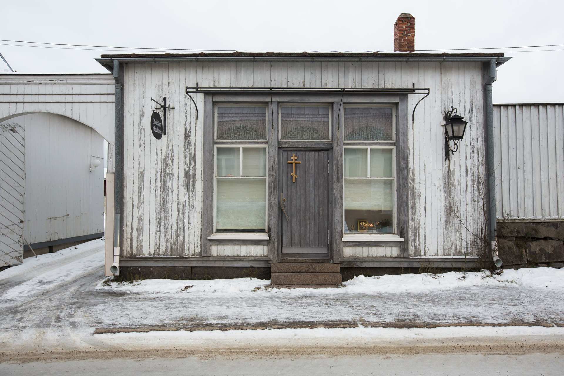 21. joulukuuta: Rukoushuoneen ikkuna saa koristeet torstaina
