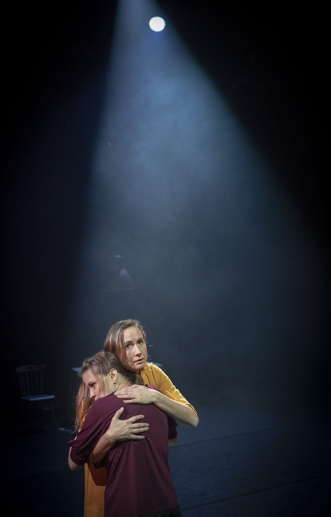 Riittämätön-esitys kertoo äidin epätoivosta ja häpeästä, kun oma lapsi luisuu huumemaailmaan. Nykyteatteri Vera Audentia tuo lähelle ne ajatukset, joita ihminen ei myönnä edes itselleen.