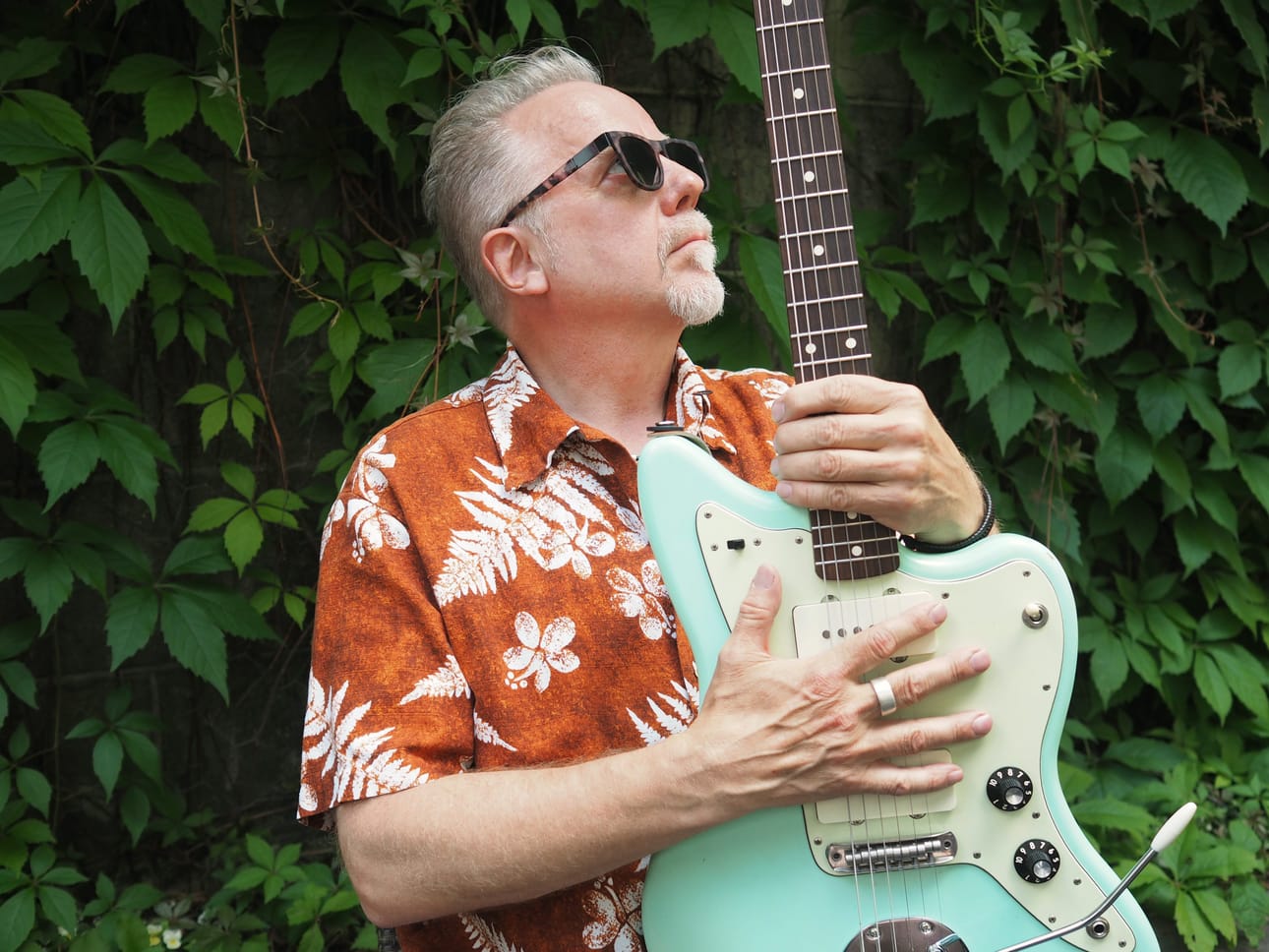 Sooloalbuminsa julkaisukeikoille Kepa Härkönen saa lavalle seurakseen levylläkin soittavat basisti Robban Hagnäsin, rumpali-perkussionisti Daniel Hjerpen ja kosketinvelho Pekka Gröhnin.