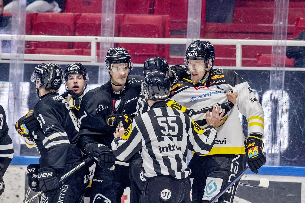 Jälleen pirteästi esiintynyt Marko Anttila ei ollut tervetullut vieras TPS:n maalille.