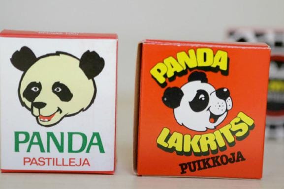 Vanhoja karkkiaskeja Pandan tehtaalla Jyväskylän Vaajakoskella.
