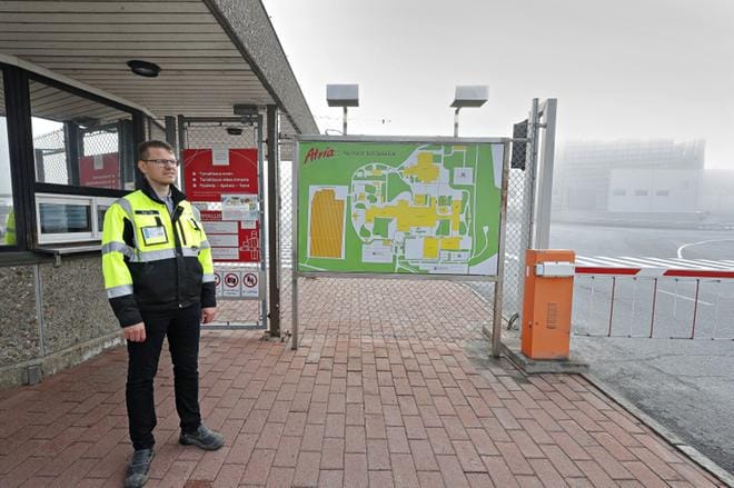 Atrian tekninen johtaja Reijo Äijön mukaan ammoniakkivuoro johtui materiaaliviasta.