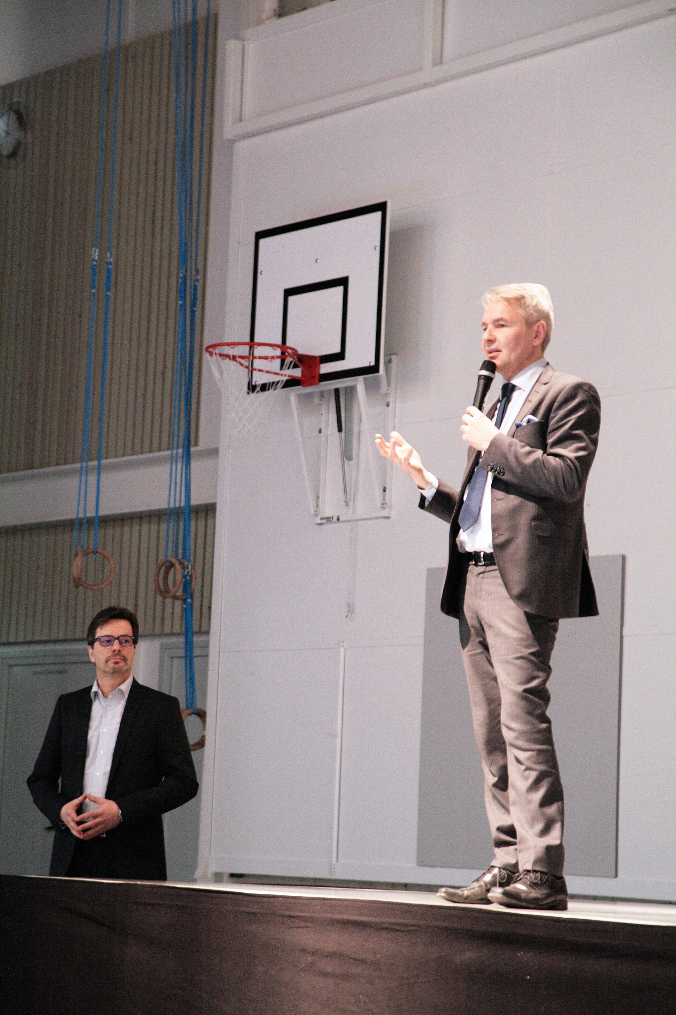 Pekka Haavisto vieraili Kempeleessä maanantaina.