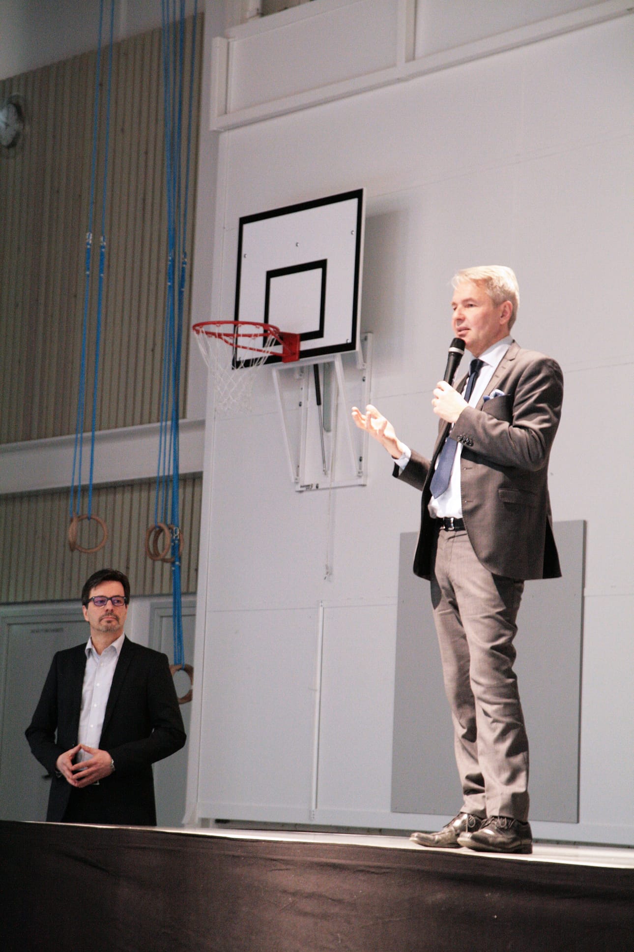 Pekka Haavisto vieraili Kempeleessä maanantaina.