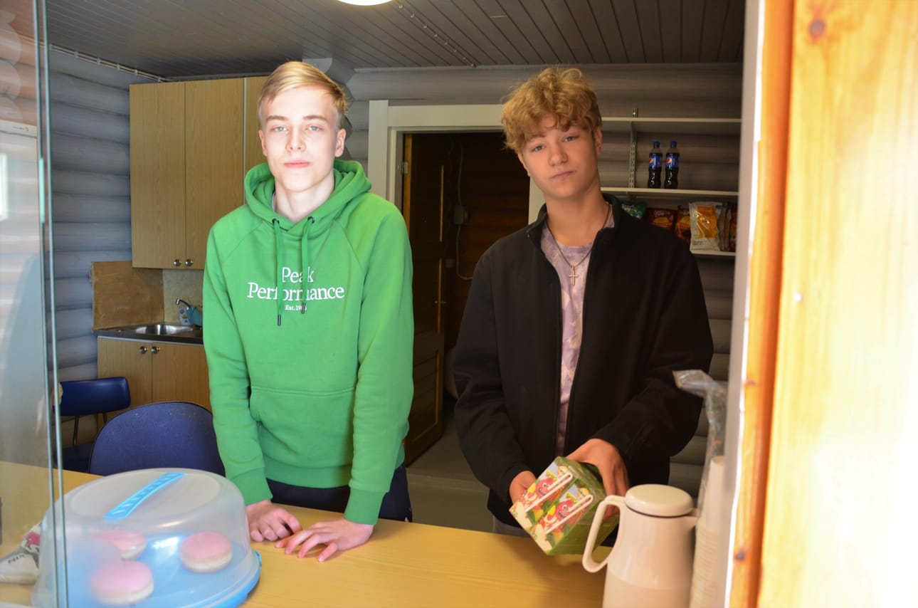 Akseli Heiskanen ja Touko Lehtinen toimivat 4H-yrittäjinä viime kesänä Ojutjärvellä. Härmänmaan 4H-yhdistys pitää syksyllä koulutuksia, joissa jaetaan tietoa 4H-yrittäjyydestä. Koulutus ei velvoita mihinkään.