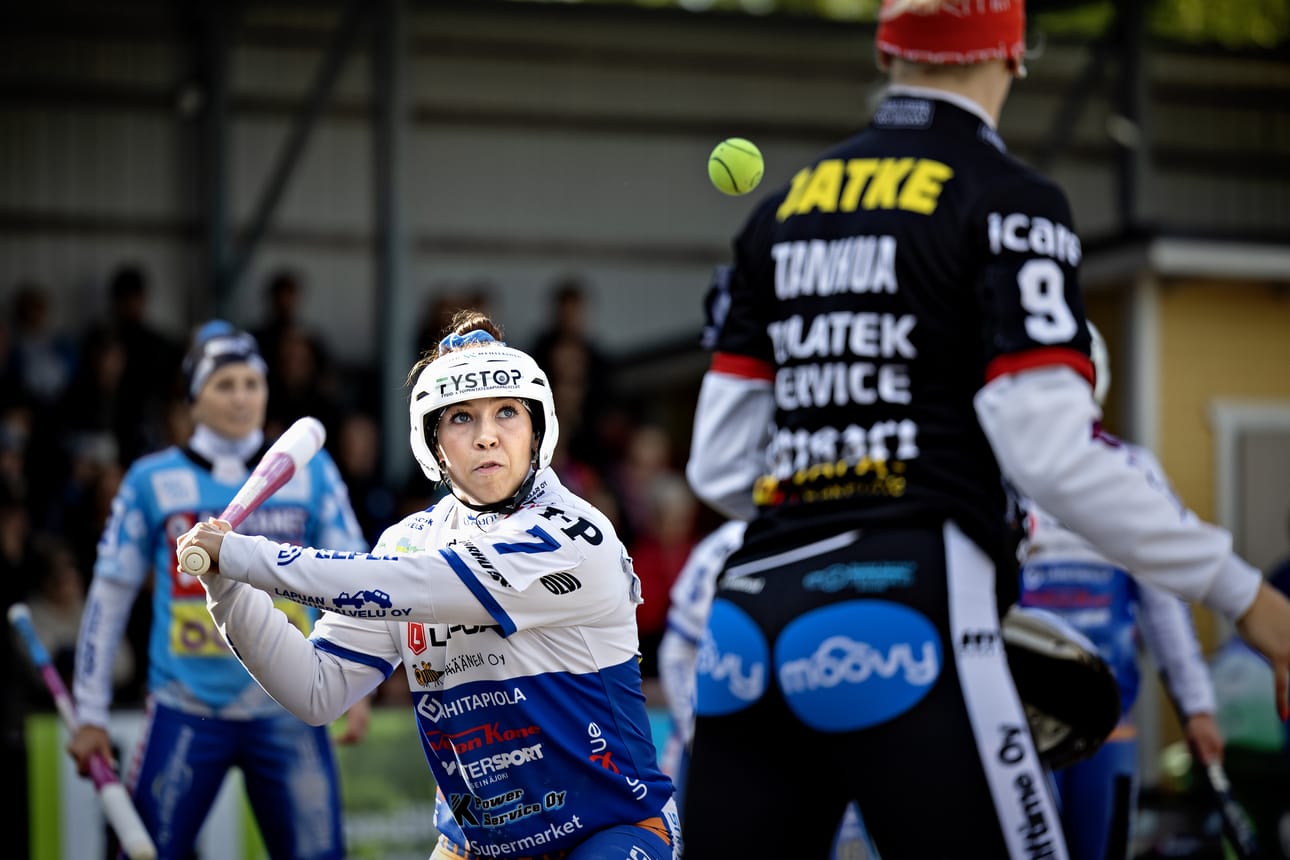 Camilla Höglund palkittiin Virkiän parhaana. Kärkilyöntitilasto (7/9) oli kotijoukkueen pelaajista paras.