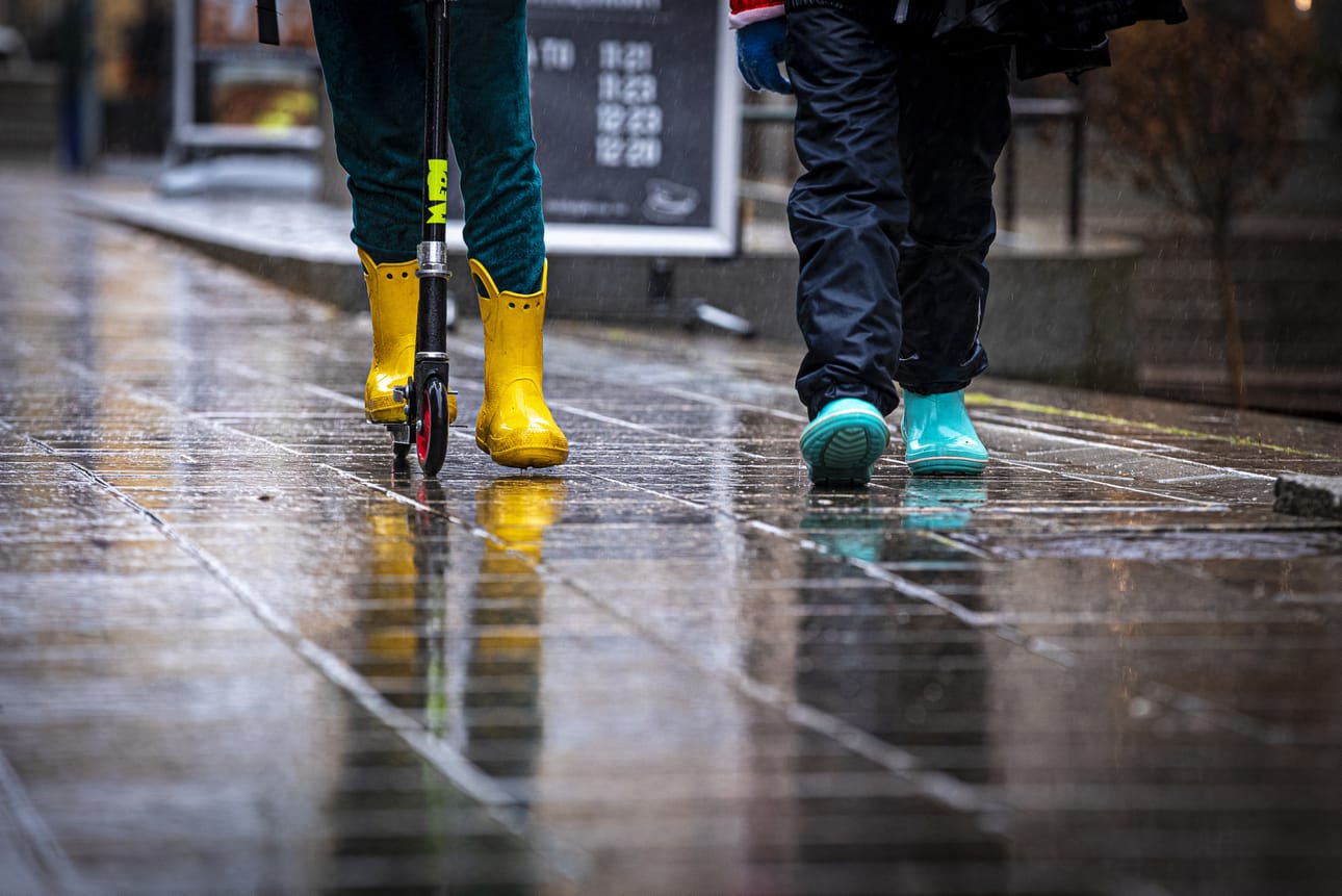 Sadevaatteet ja kumpparit ovat nyt kova sana pohjalaismaakunnissa.