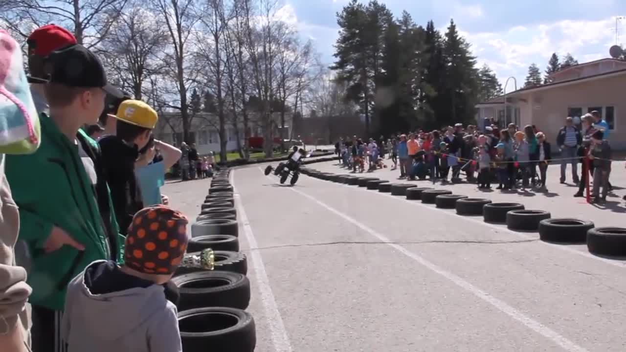 Se on salaisuus, miten voittoauto saatiin Haapaveden mäkiautokisassa rullaamaan nopeiten!