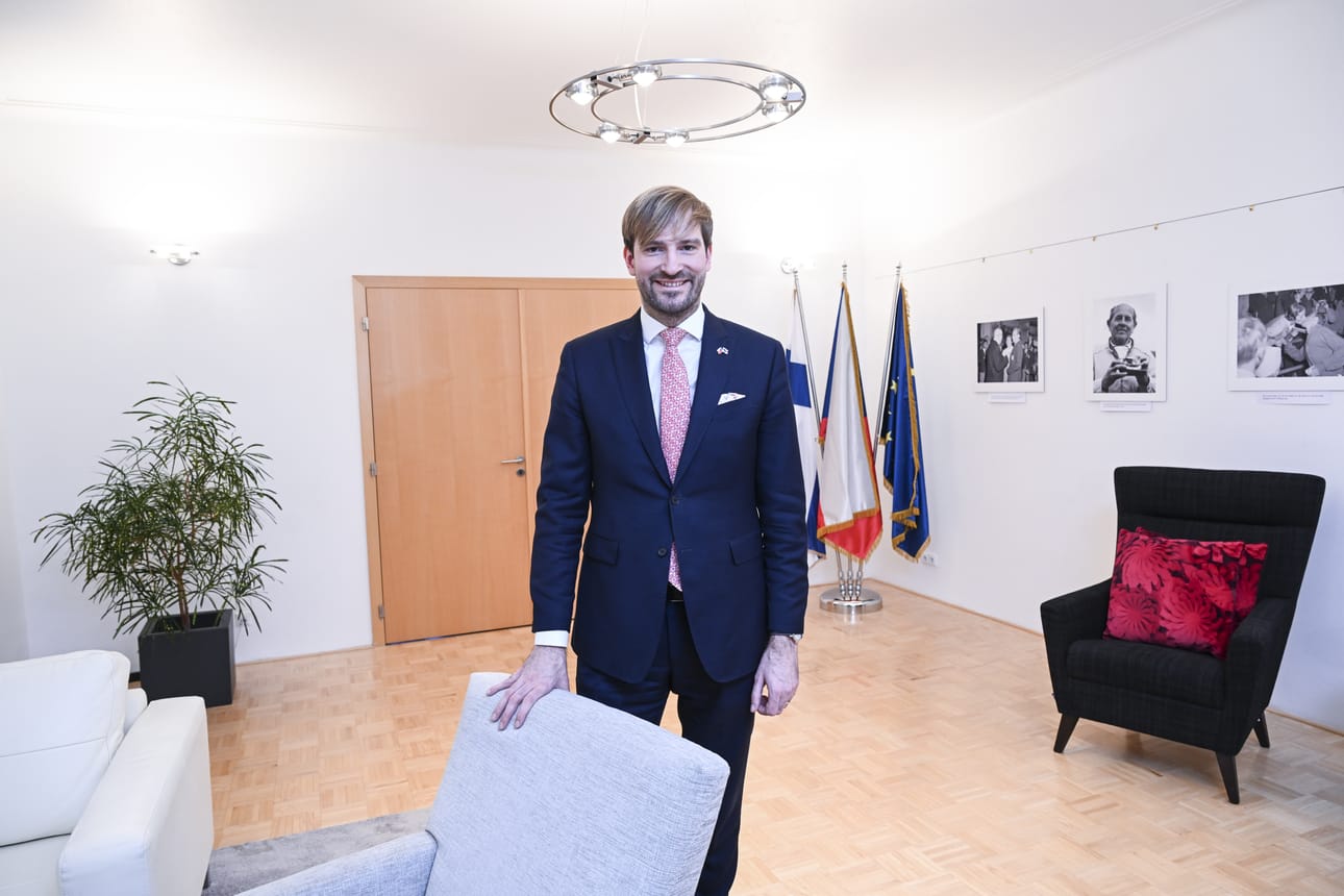 Uhkailijan myötäily ei koskaan estä sotaa, sanoo suurlähettiläs Vojtěch. Kuva: KIMMO BRANDT