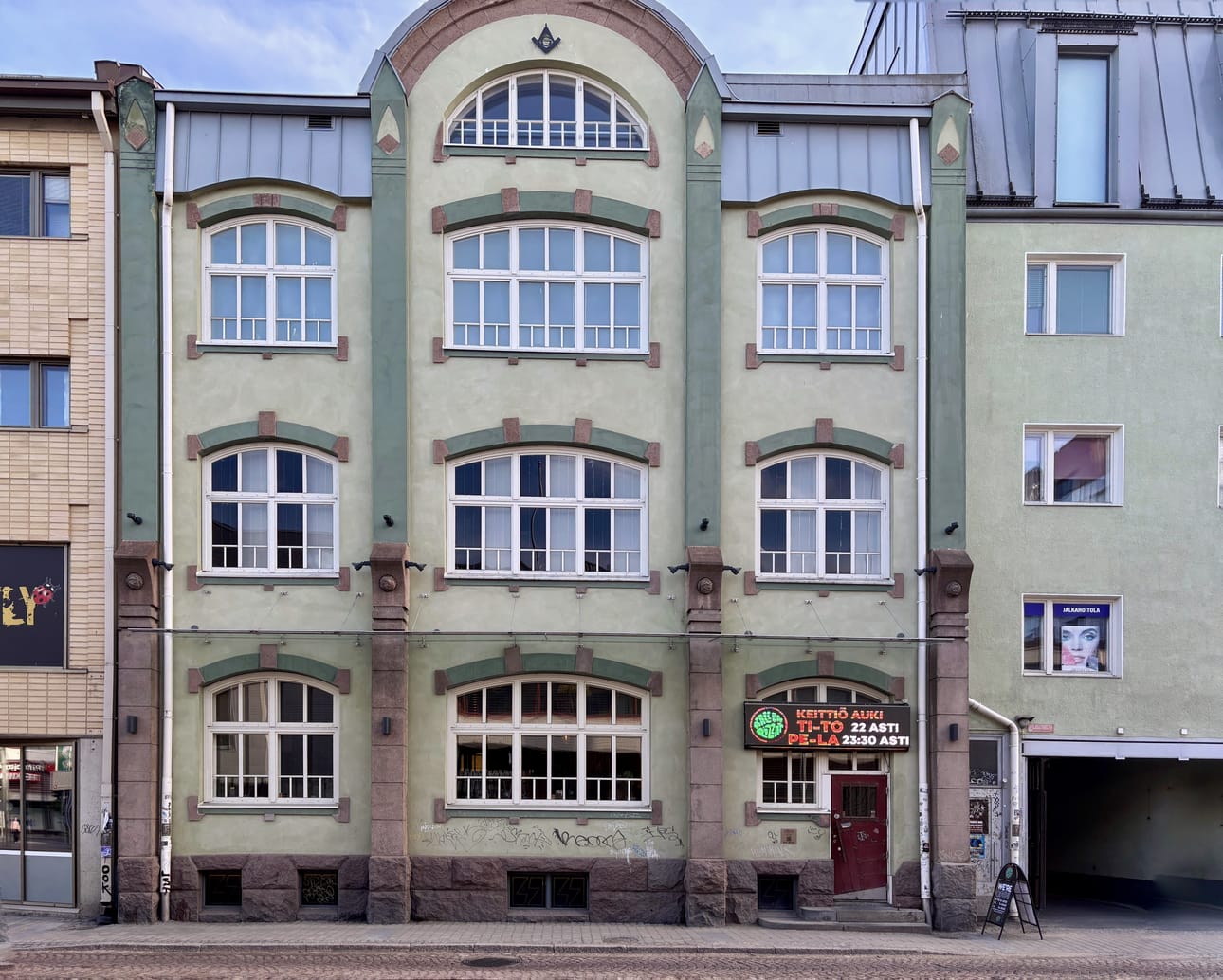 Nelivitosen keittiössä toimii nykyään pizzeria.