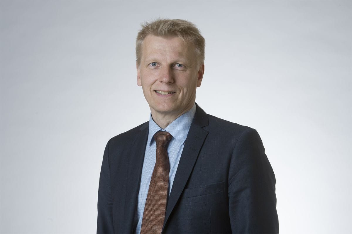 Kimmo Tiilikainen (kesk.) on asunto-, energia- ja ympäristöministeri.