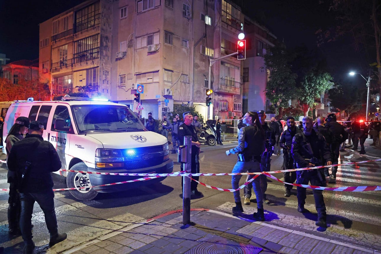 Tel Avivin tiistaisen veitsi-iskun tekijä oli poliisin mukaan 28-vuotias ulkomaan kansalainen. LEHTIKUVA/AFP