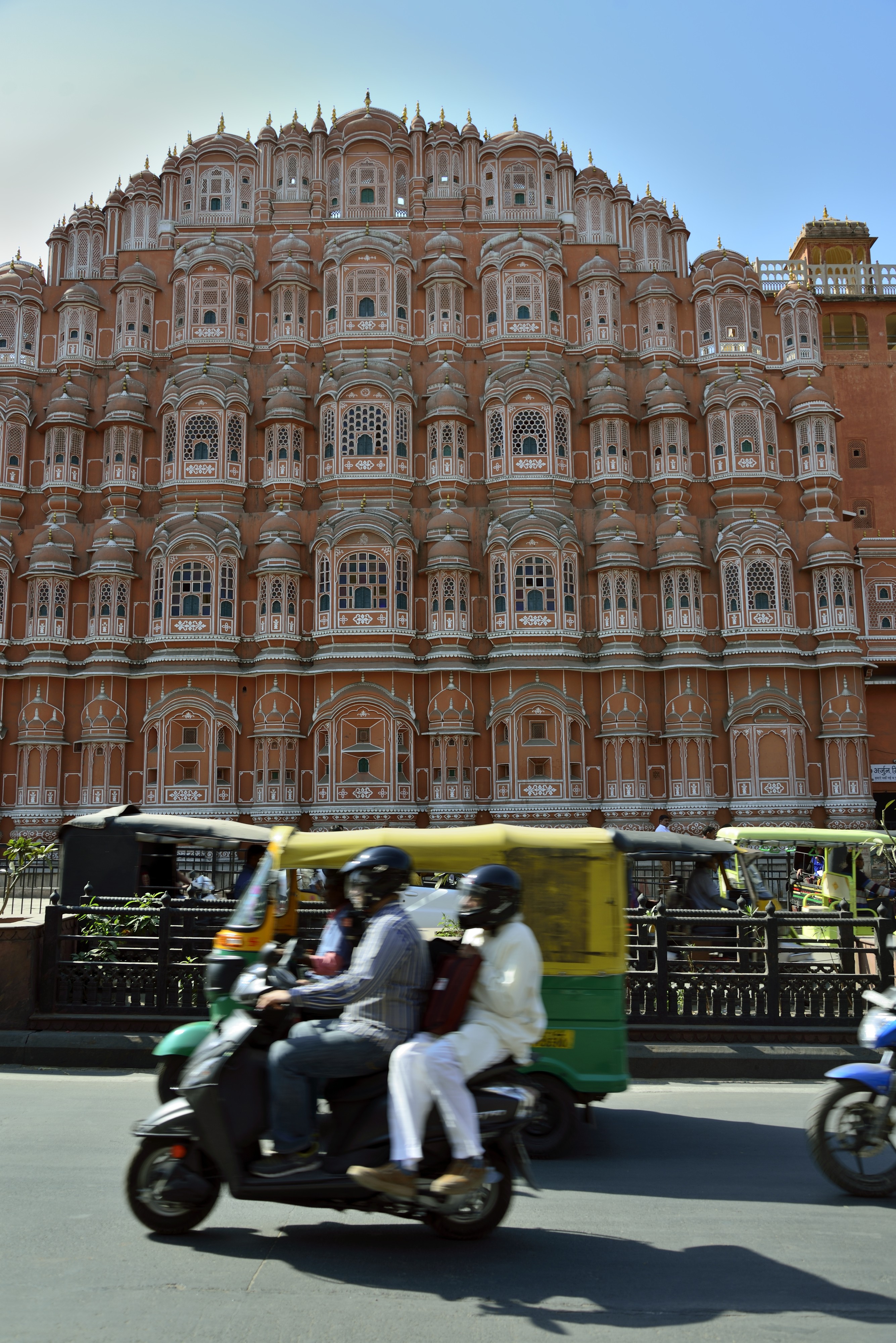 Hawa Mahal eli Tuulten palatsi on pinkiksi kaupungiksi kutsutun Jaipurin maamerkki.