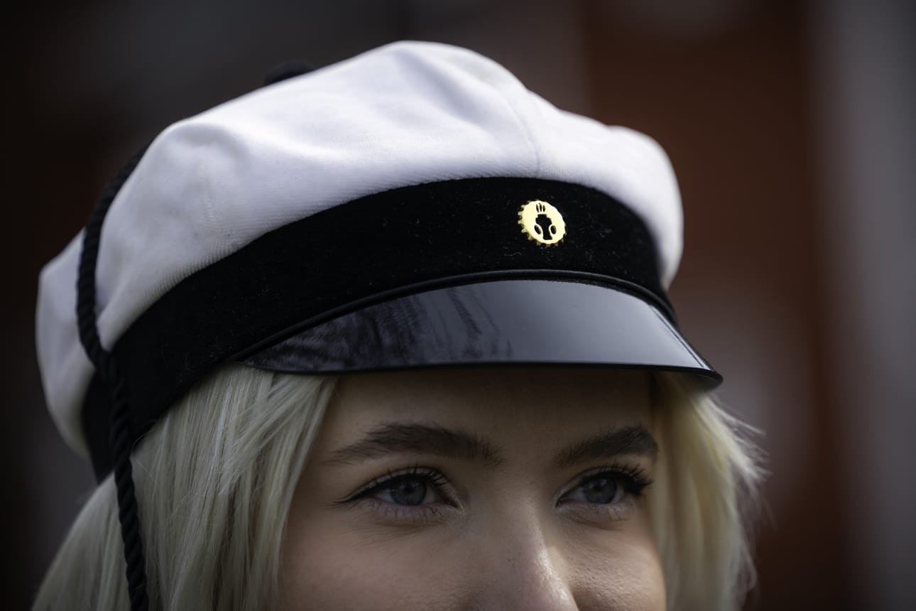 Teekkarilakin kokardi on kullanvärinen ja se on kuvioitu Vaasan lyhteellä. Kokardin on suunnitellut Minna Ristiluoma ja se on ollut käytössä vuodesta 2005.