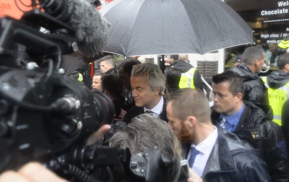 Geert Wilders mittaa kannatustaan keskiviikon vaaleissa