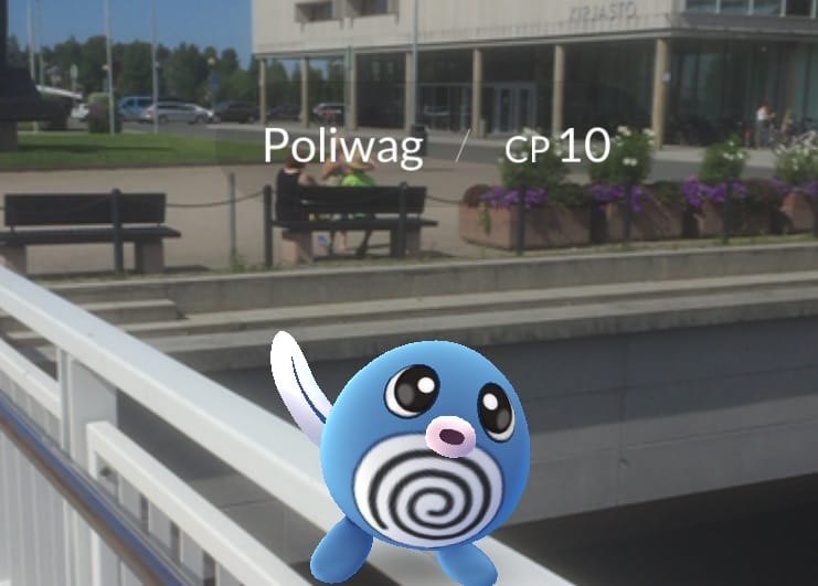 Pokemon-hahmo Oulun kirjaston kupeessa.