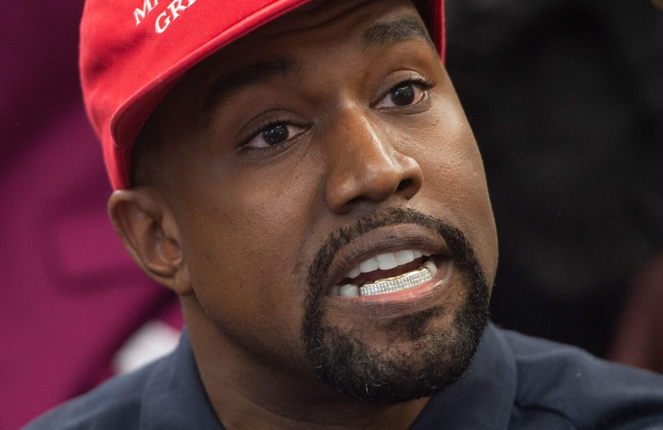 Kanye Westin Twitter-tili jäädytettiin kuukausiksi antisemitistisen ja väkivaltaan yllyttävän sisällön vuoksi. Lehtikuva/AFP