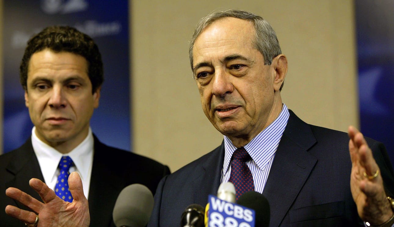 Kuvernööri Andrew Cuomon isä Mario Cuomo toimi New Yorkin kuvernöörinä vuosina 1983–1994. Hän menehtyi vuonna 2015.