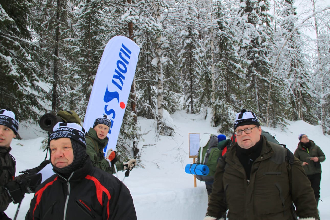 Kilpailujohtaja Heikki Haavikko ensimmäisellä rastilla, joka oli Iijokiseudun rasti.