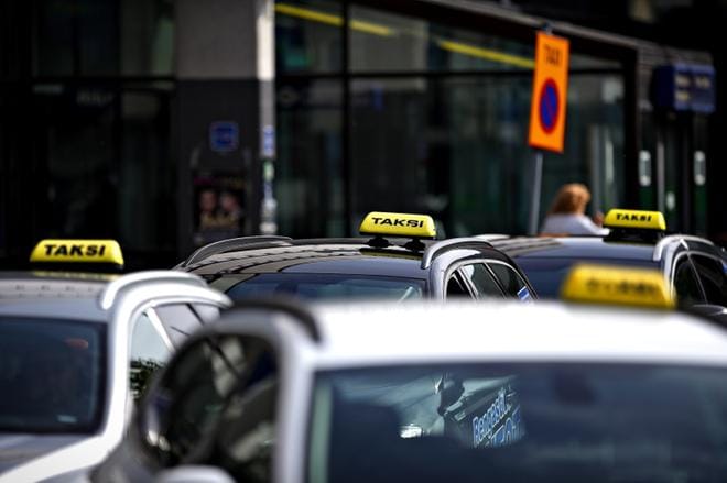 Taksiliiton mukaan Kuusiolinnan kuljetusjärjestely polkee paikallisia pohjalaistaksiyrittäjien oikeuksia. KUVA: TOMI KOSONEN