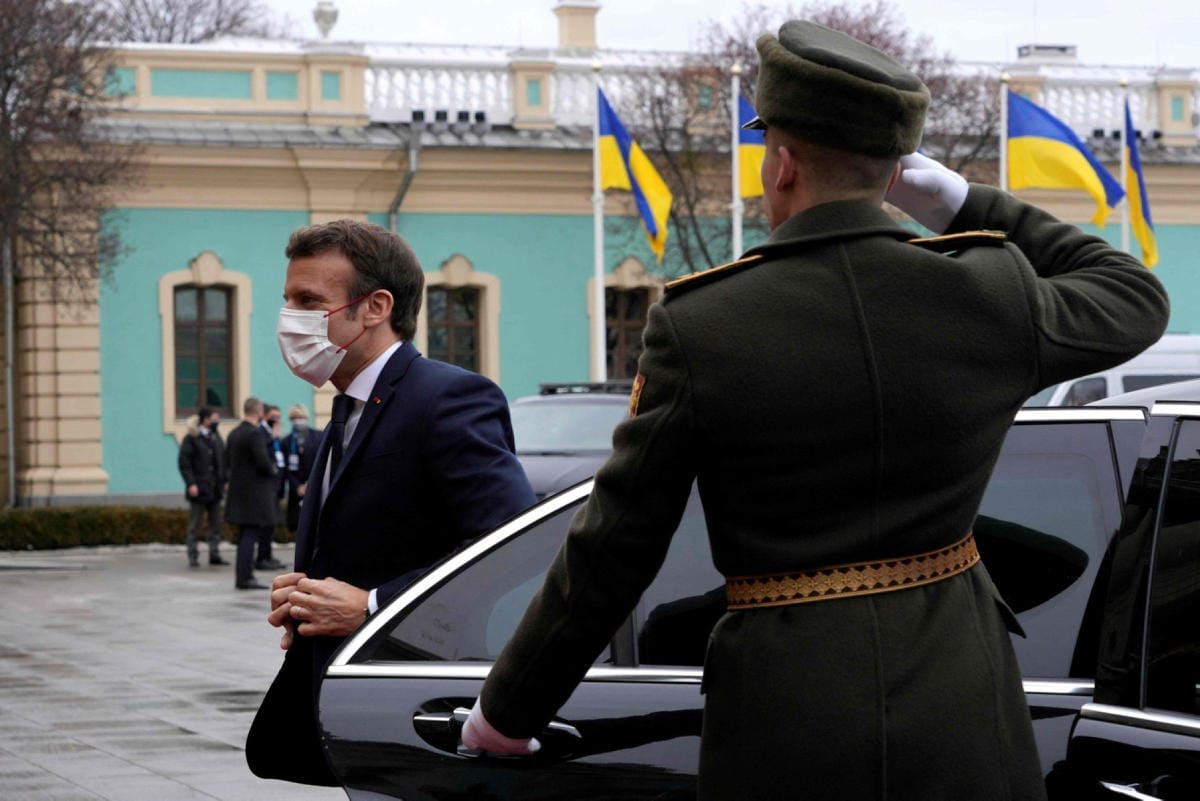 Macronin mukaan hänen tavoitteensa oli viheltää peli poikki ja estää tilanteen kärjistyminen. Lehtikuva/AFP