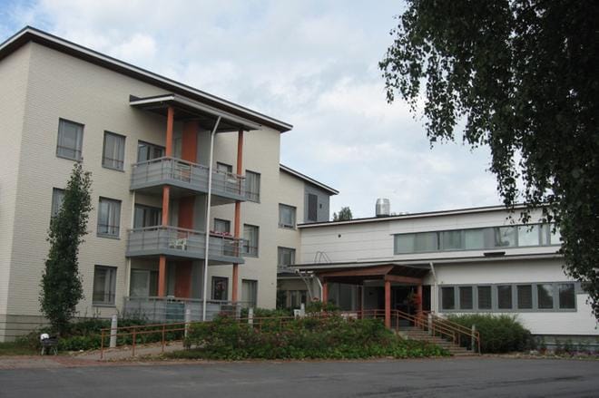 Lapuan omistama tytäryhtiö Lapuan Kotiasunnot oy ostaa palvelukodin kiinteistöt. Kuvassa on päärakennus, Saarenpääkodin palvelutalo. KUVA: MERJA KONTIO
