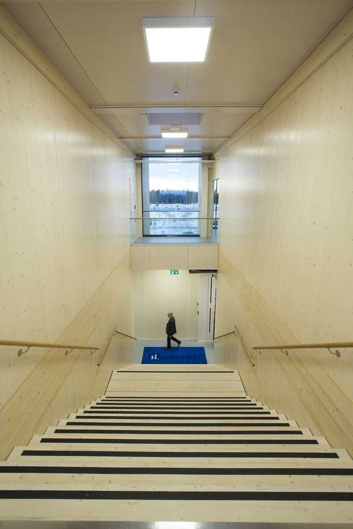 Porraskäytävät ovat myös puuta.