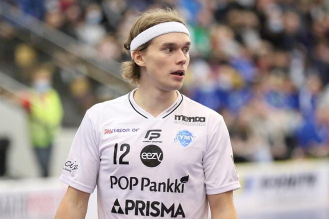 Niko-Arttu Perälä iski hatullisen Karhujen verkkoon, kun Nurmon Jymy haki tärkeän vierasvoiton. Kuva: Juha Käenmäki / F-Liigan kuvapalvelu