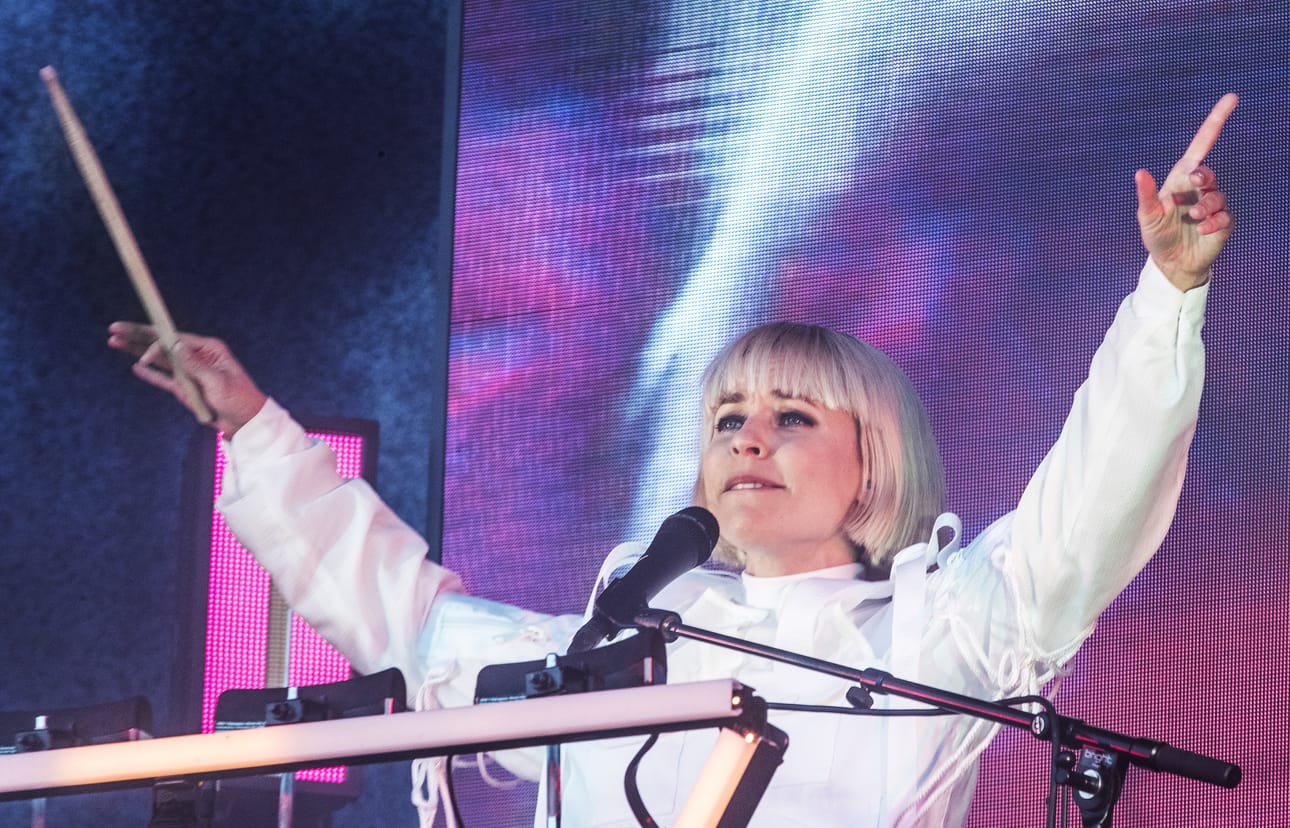 Vesala nousee Hupisaarten kesäteatterin lavalle yhdessä Oulu All Star Big Bandin kanssa.