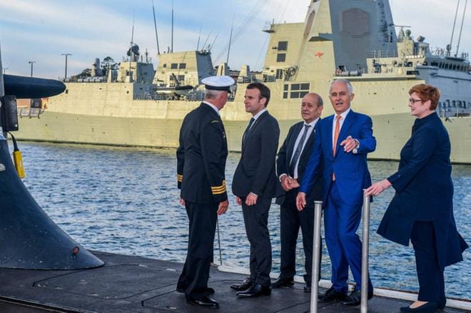 Australian, Britannian ja Yhdysvaltojen viime kuussa julkistama puolustushanke Aukus upotti Ranskan valtion kaavailemat sukellusvenekaupat Australian kanssa ja raivostutti ranskalaiset. Kuvassa Ranskan presidentti Emmanuel Macron ja Australian pääministeri Malcolm Turnbull. KUVA: BRENDAN ESPOSITO/LEHTIKUVA
