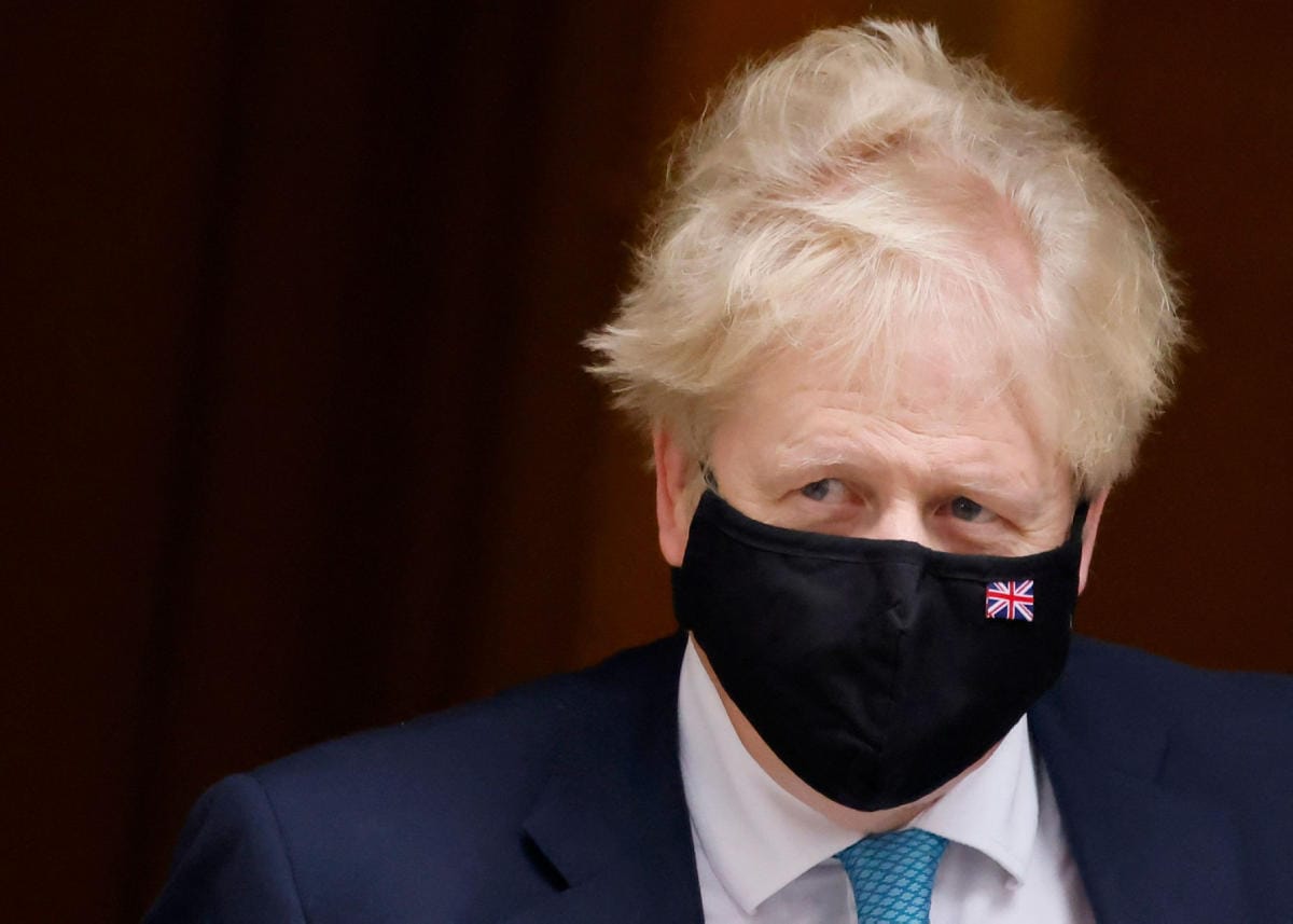 Pääministeri Boris Johnson sanoo, ettei voi kommentoida kesken olevaa tutkintaa koronasulkua rikkoneista juhlista, jotka järjestettiin hänen virka-asunnollaan. LEHTIKUVA/AFP