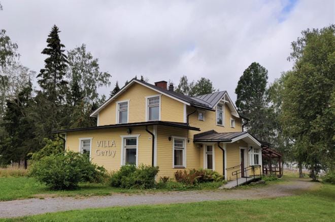 Villa Gerbytä on vuosien myötä muutettu ja remontoitu sekä sisältä että ulkoa. Nykyisen julkisivuvärityksen uskotaan olevan lähellä alkuperäistä.