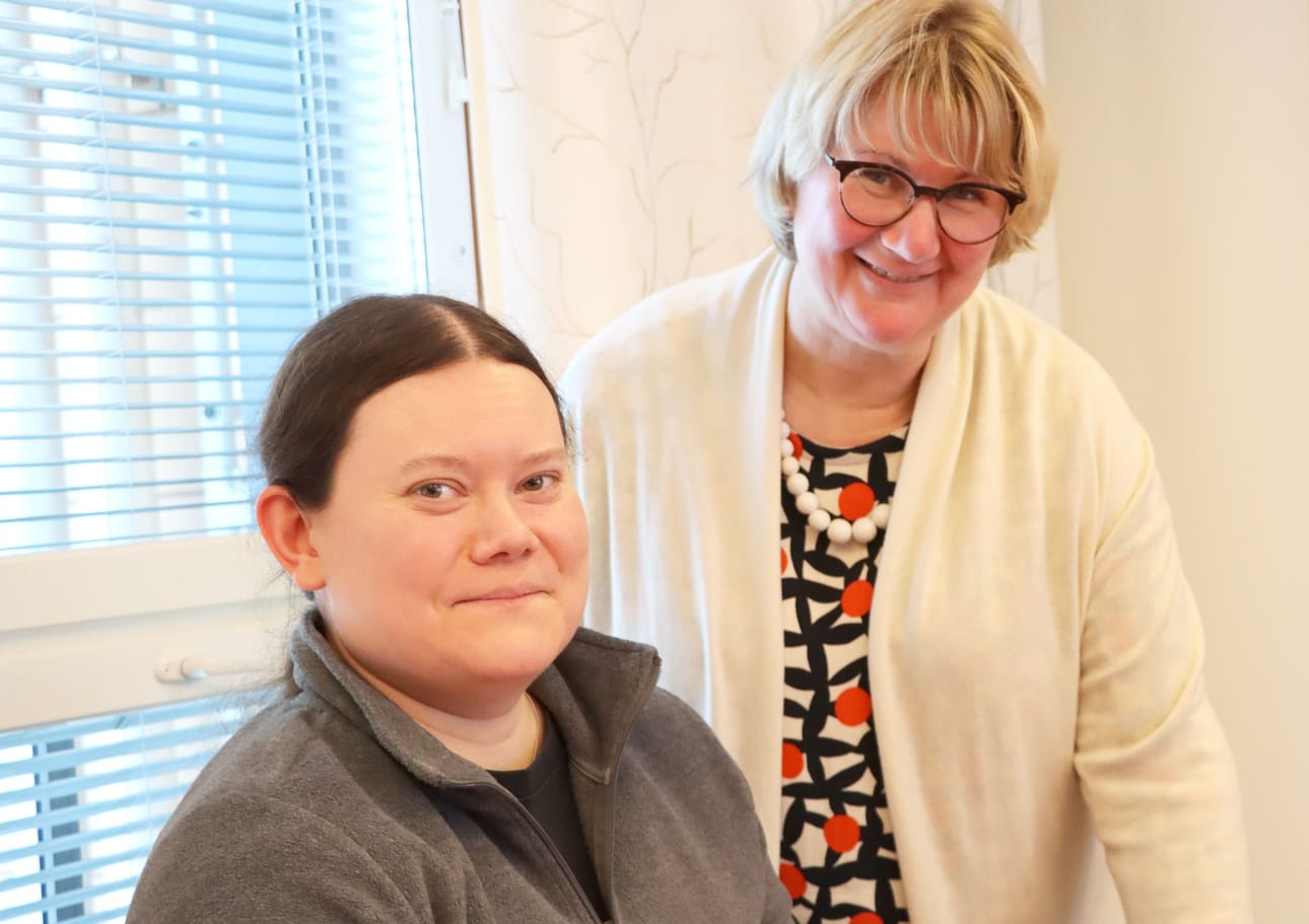 Elinvoimajohtaja Ulla Koivisto antaa tukensa Sari Kunin vetämälle hankkeelle.