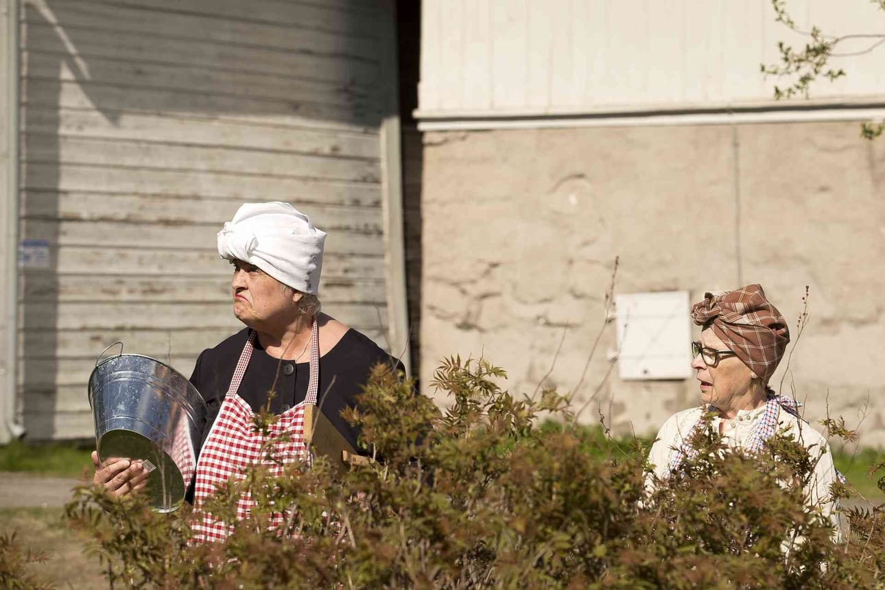 Pyykkimuijat, Helena Holappa ja Tuula Kursukangas, olivat ajan tasalla kaupungin tapahtumista.
