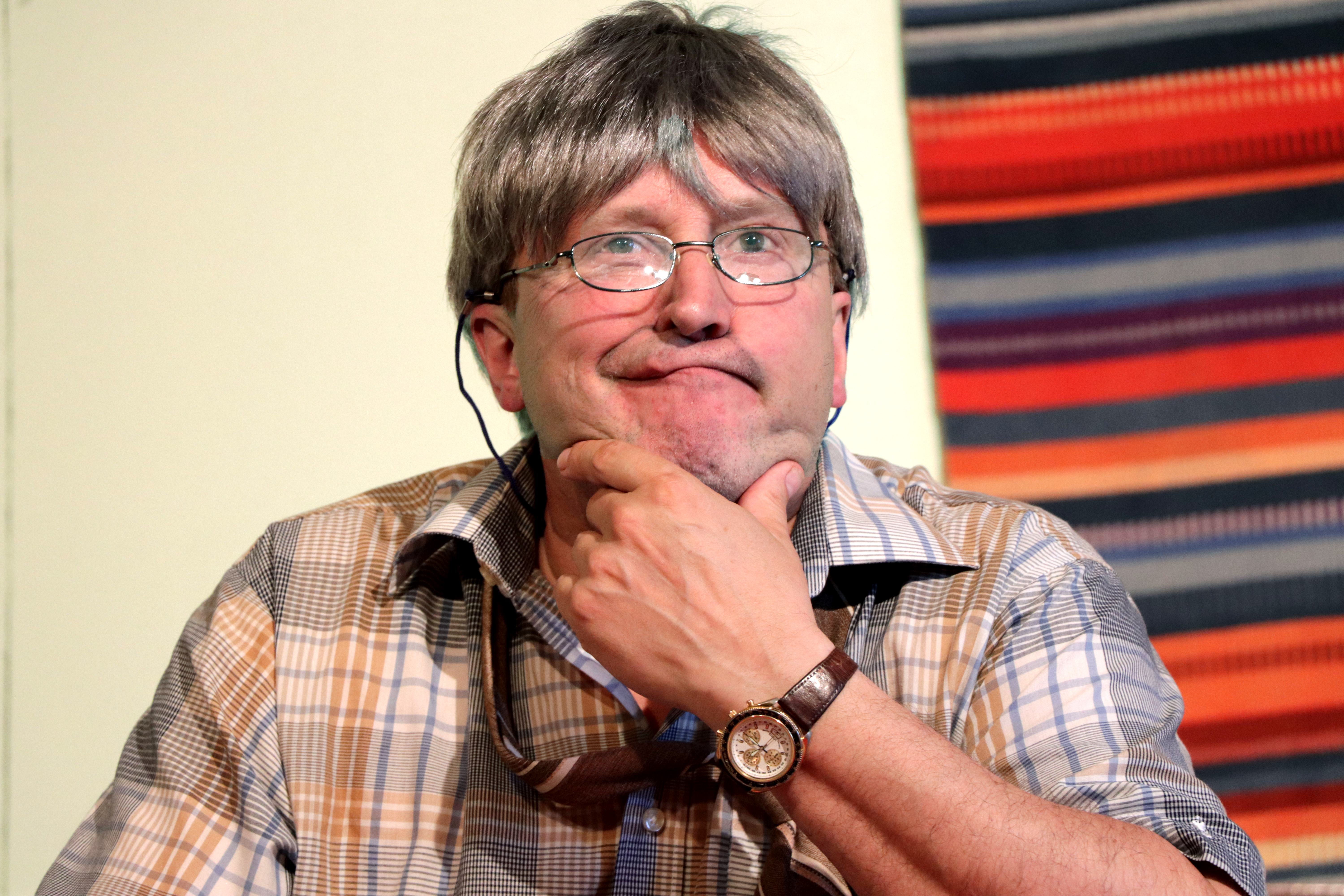 <p>Paavon (Pekka Tervakangas) muisti saattaa hieman heittää tai sitten mies on muuten vain olevinaan.</p>