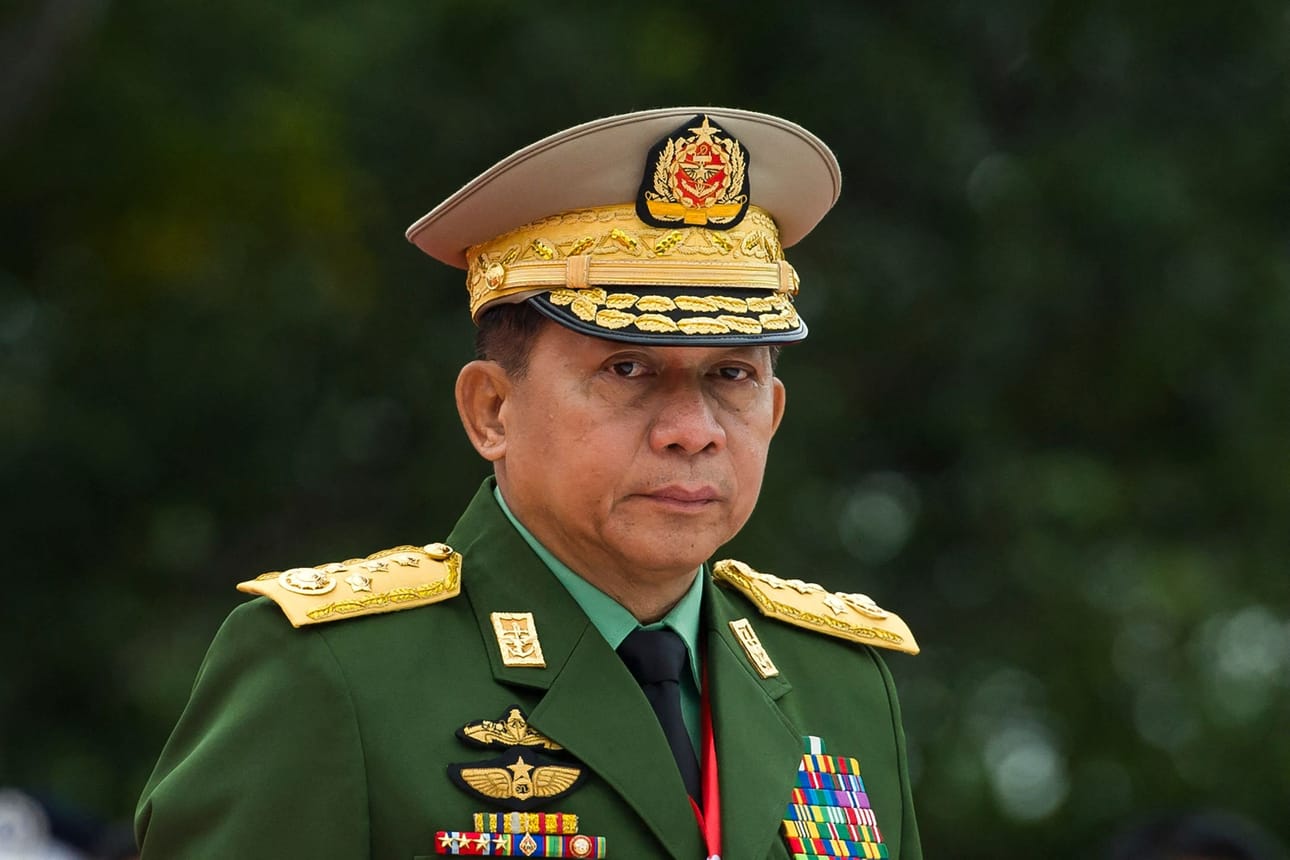 Myanmarin sotilasjuntan johtaja Min Aung Hlaing kommentoi asiaa ollessaan valtiovierailulla Valko-Venäjällä. LEHTIKUVA/AFP
