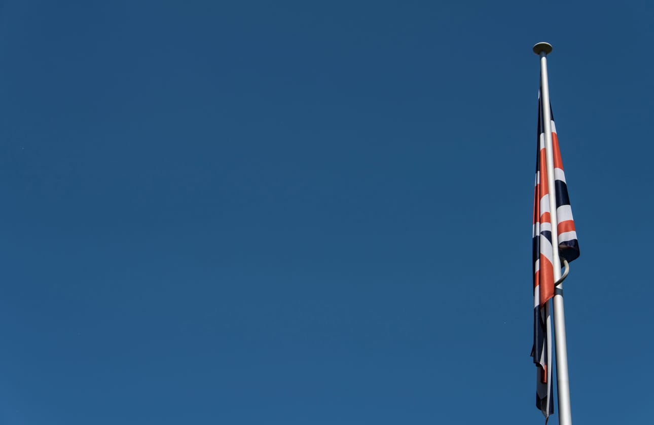 epa05383311 A British flag in front of the European Council building in Strasbourg, France, 22 June 2016. Reports on 21 June citing a survey indicated that 45 per cent of the voters are inclined towards staying within the EU, while 44 percent are pro-Brexit, ahead of the referendum in Britain on 23 June 2016. EPA/PATRICK SEEGER BY: ALL OVER PRESS / EPA-PHOTO CODE: EPAXX8