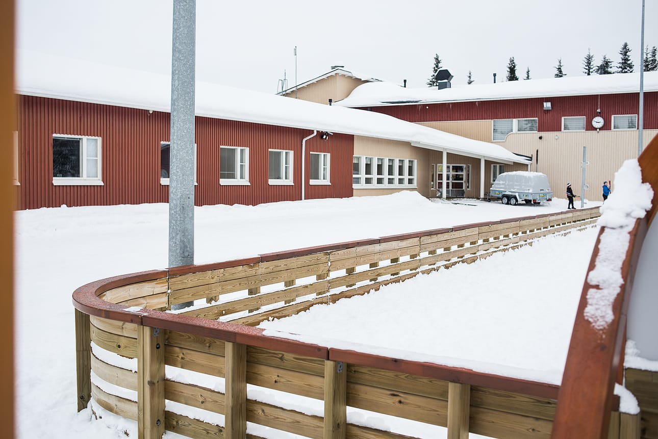 Tolpanniemen koulun pihalle saadaan uusia leikkivälineitä.