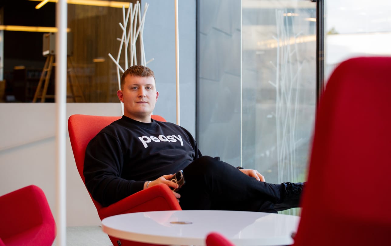 Markus Miiluniemi sai idean uudesta tuotteesta huomattuaan hoitotyössä, että käytössä olleet viestisovellukset toimivat huonosti sijaisjärjestelyissä.