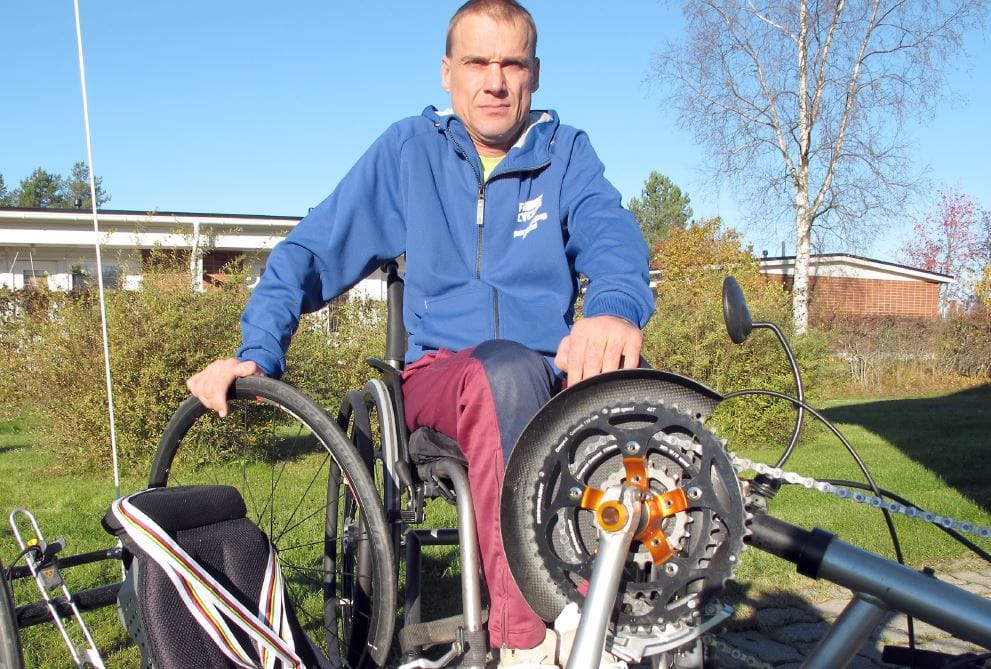 Käsipyöräilijä Teppo Polvi Nivalasta ajoi jälleen MM-mitaleille. Arkistokuva.