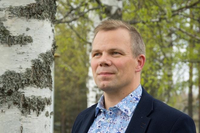 Ähtärin kaupunginjohtaja Jarmo Pienimäki suuntaa ajatukset jo tulevaan: koulutilojen uudistuksesta on otettava hyöty irti. KUVA: JESSICA RISTIMÄKI
