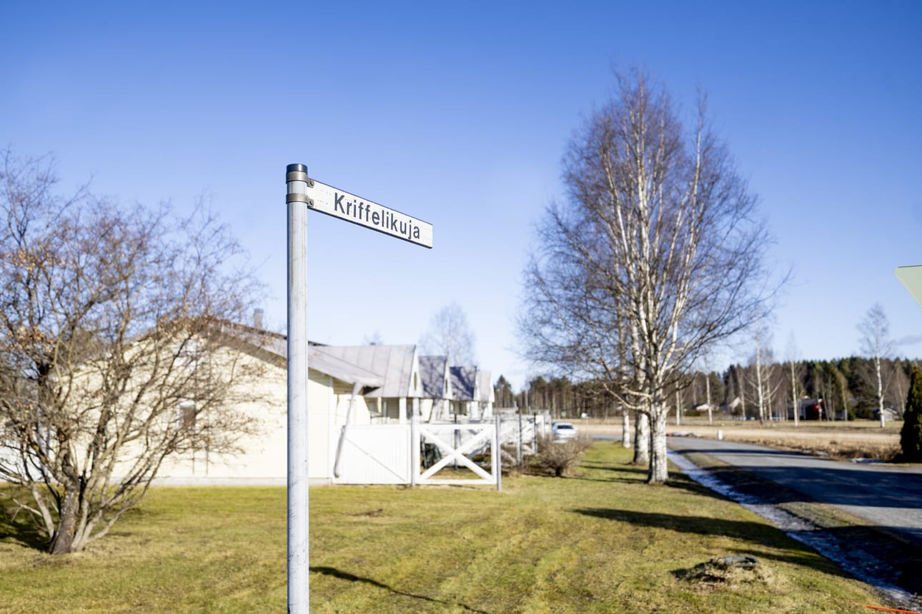 Tiistaina puoliltapäivin mikään ei enää kertonut siitä, että Kriffelikujalla oli ollut maanantaina poliisioperaatio.