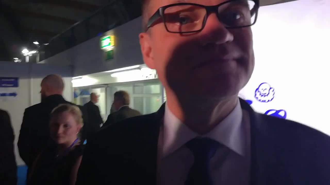 Juha Sipilä iloitsi Ouluhallissa isoista juhlista ja talouden käänteestä