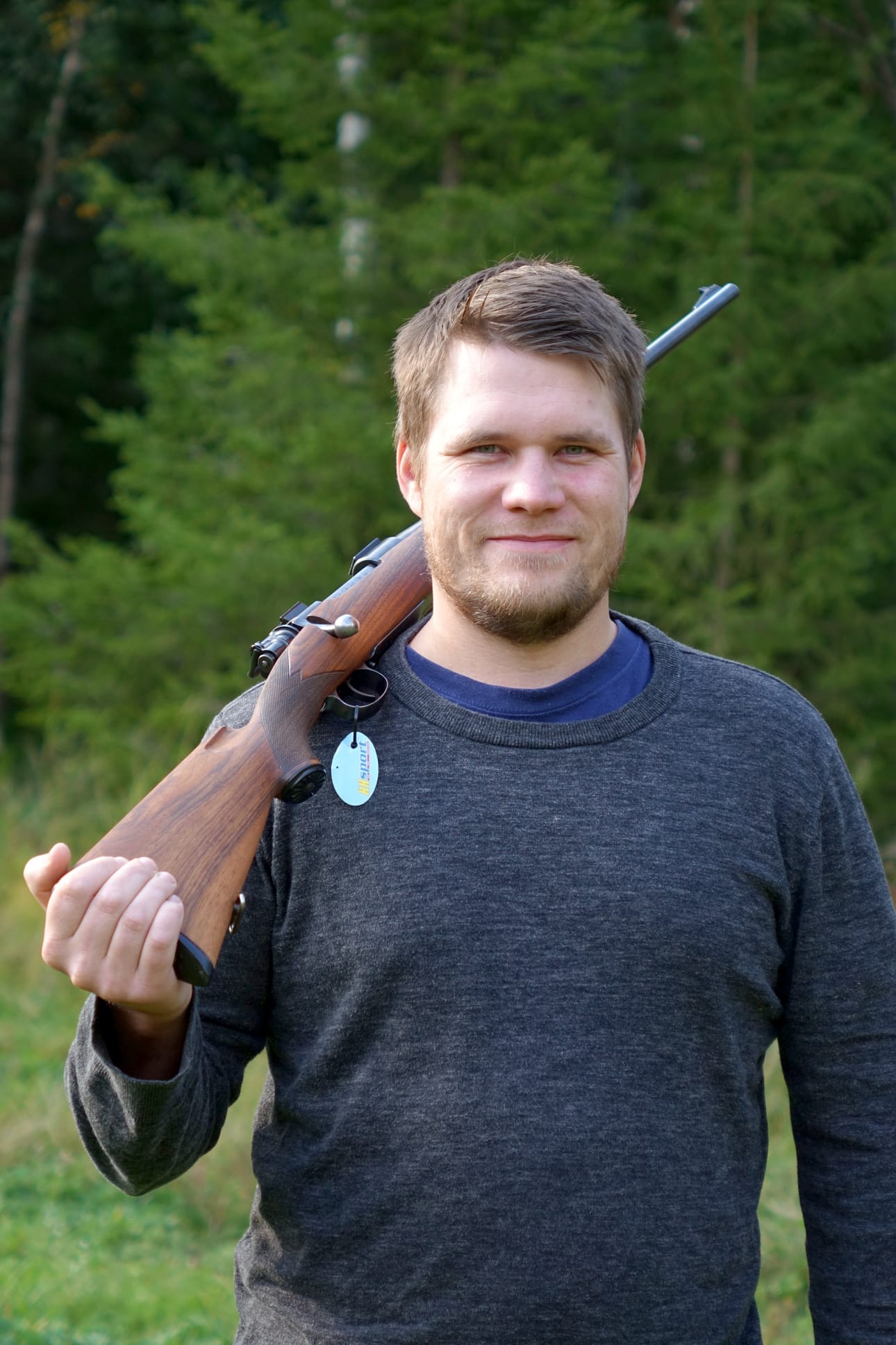 Revonlahtinen Miika Vanhatalo on Paukkulan paras ampuja. Peräti 91 pistettä hirvitaulusta ja 17 osumaa savikiekkoihin toivat asekaappiin uuden Sako-kiväärin. Kuva: Maria Vanhatalo