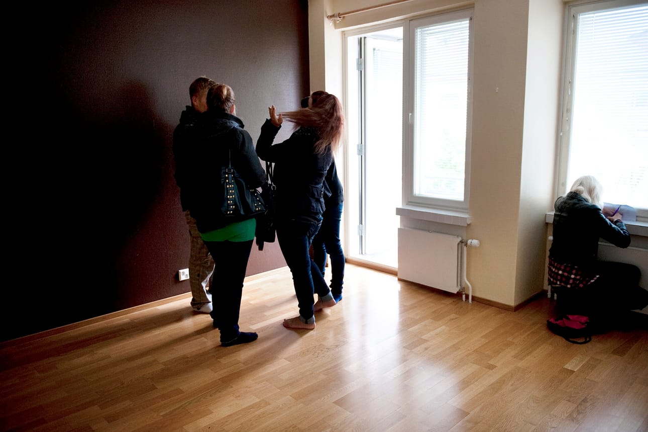 Kun ennen asuntonäytössä saattoi olla useita ihmisiä, nyt niin ei ole. Paljon on siirtynyt verkkoon.