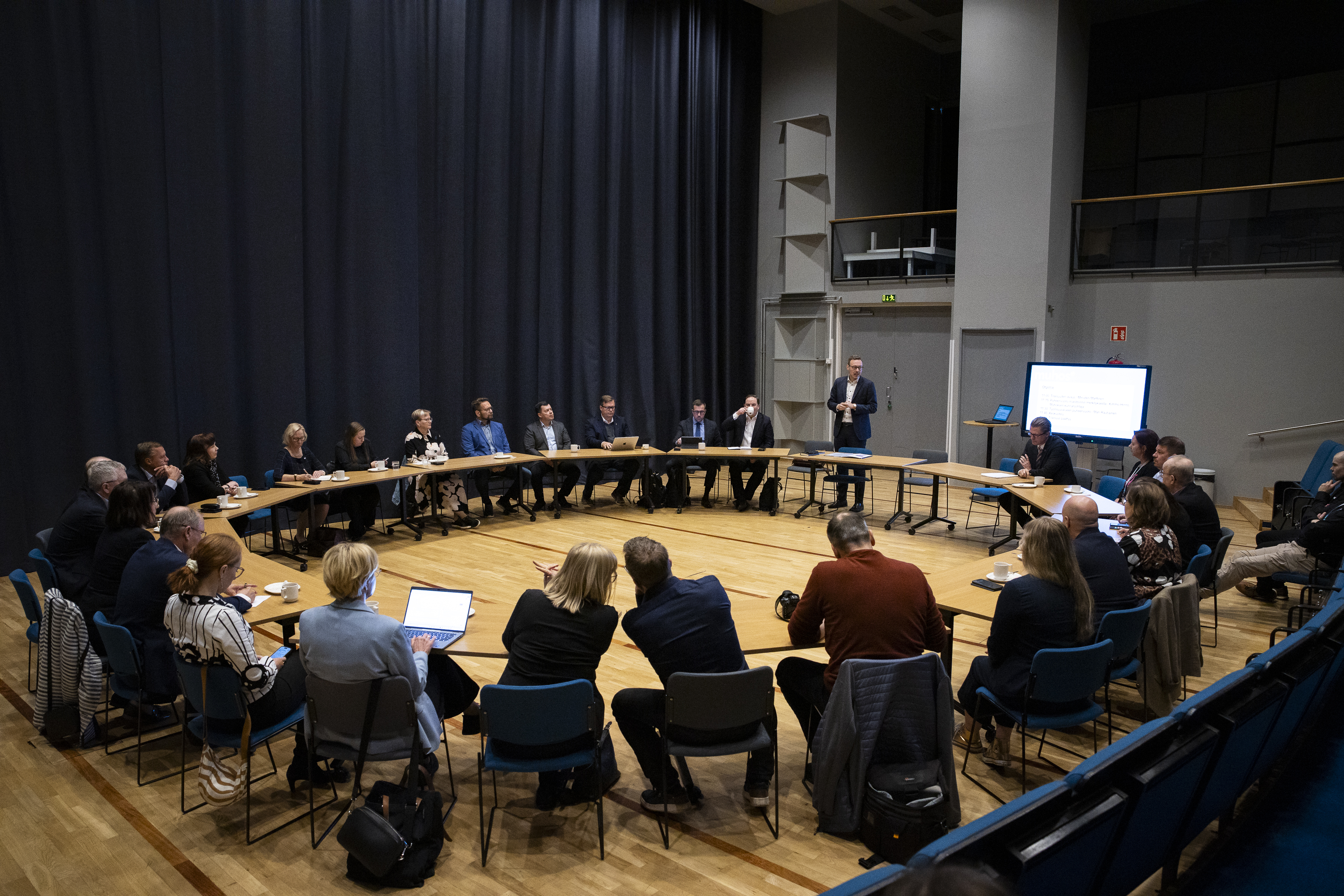 Vauhti kiihtyy datakeskusten kilpajuoksussa – kuntien johto toimii nyt paljon vartijana
